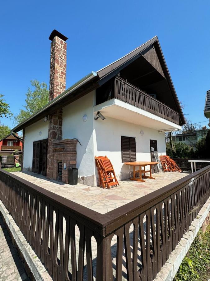 Hangulatos Balaton parti nyaraló Révfülöp Kültér fotó